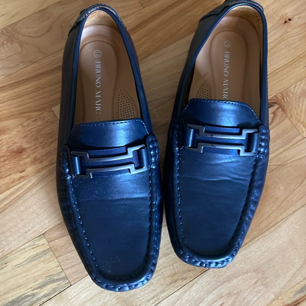 Men’s navy loafers in perfect condition 7.5